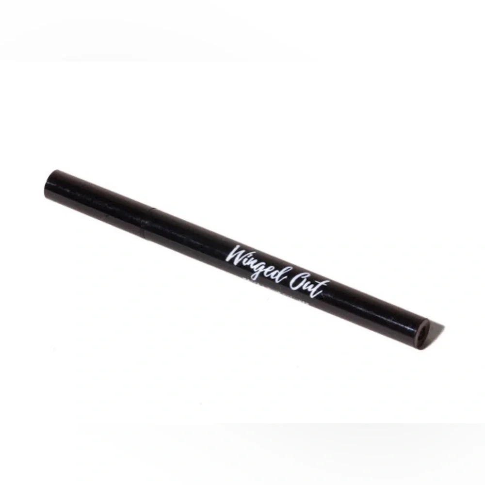 $2 PEACHY QUEEN LIQUID EYELINER. NEW. $2 WITH ANY $10 ORDER OR MORE